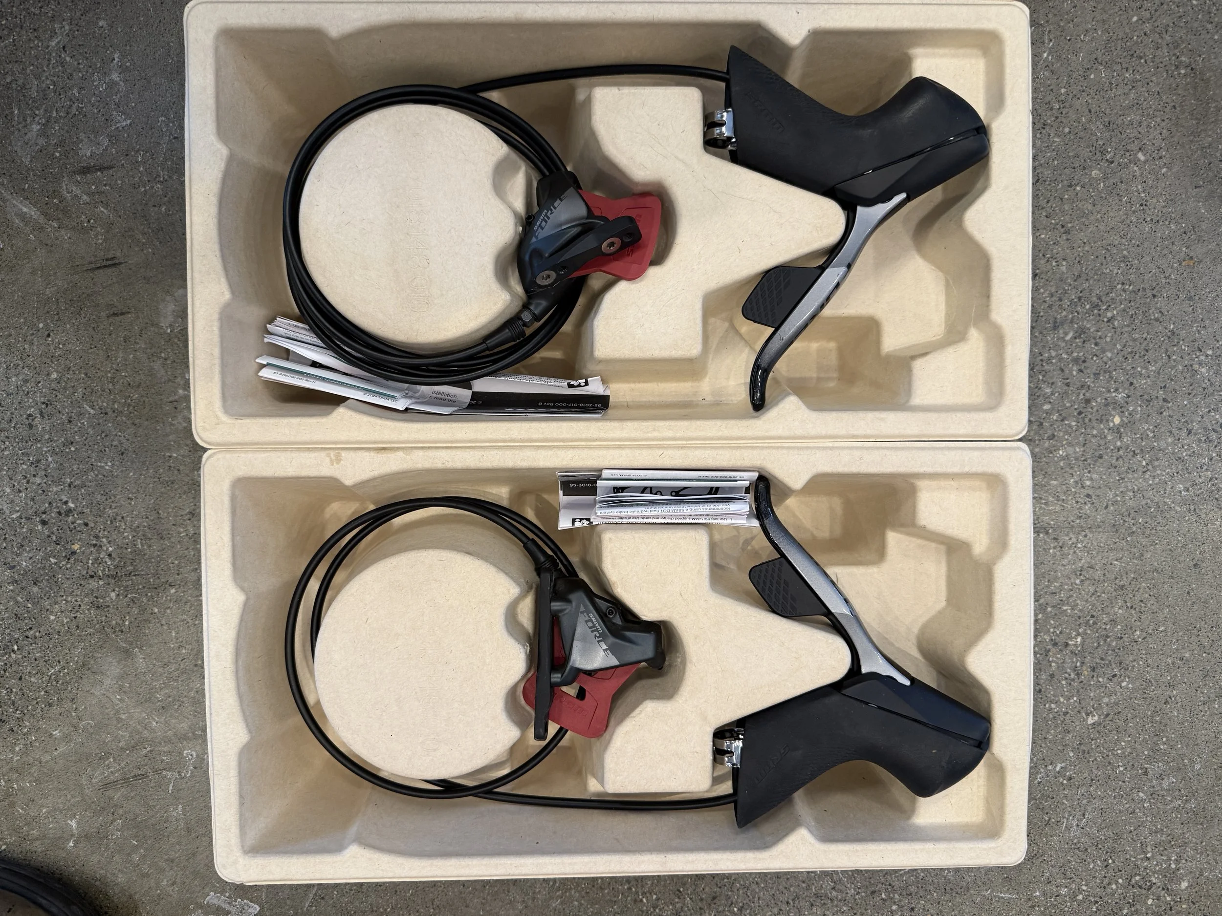 SRAM Force eTap AXS D1 Road Shifters / Flat Mount Hydraulic Brake Calipers 12 Speed