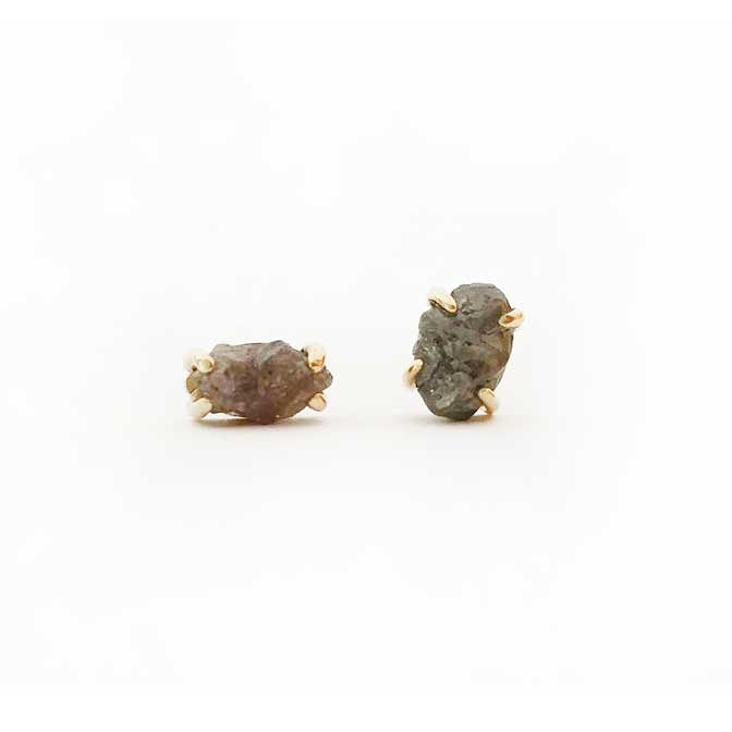 rough-diamonds-mismatched-stud-earrings-yellow-gold.jpg