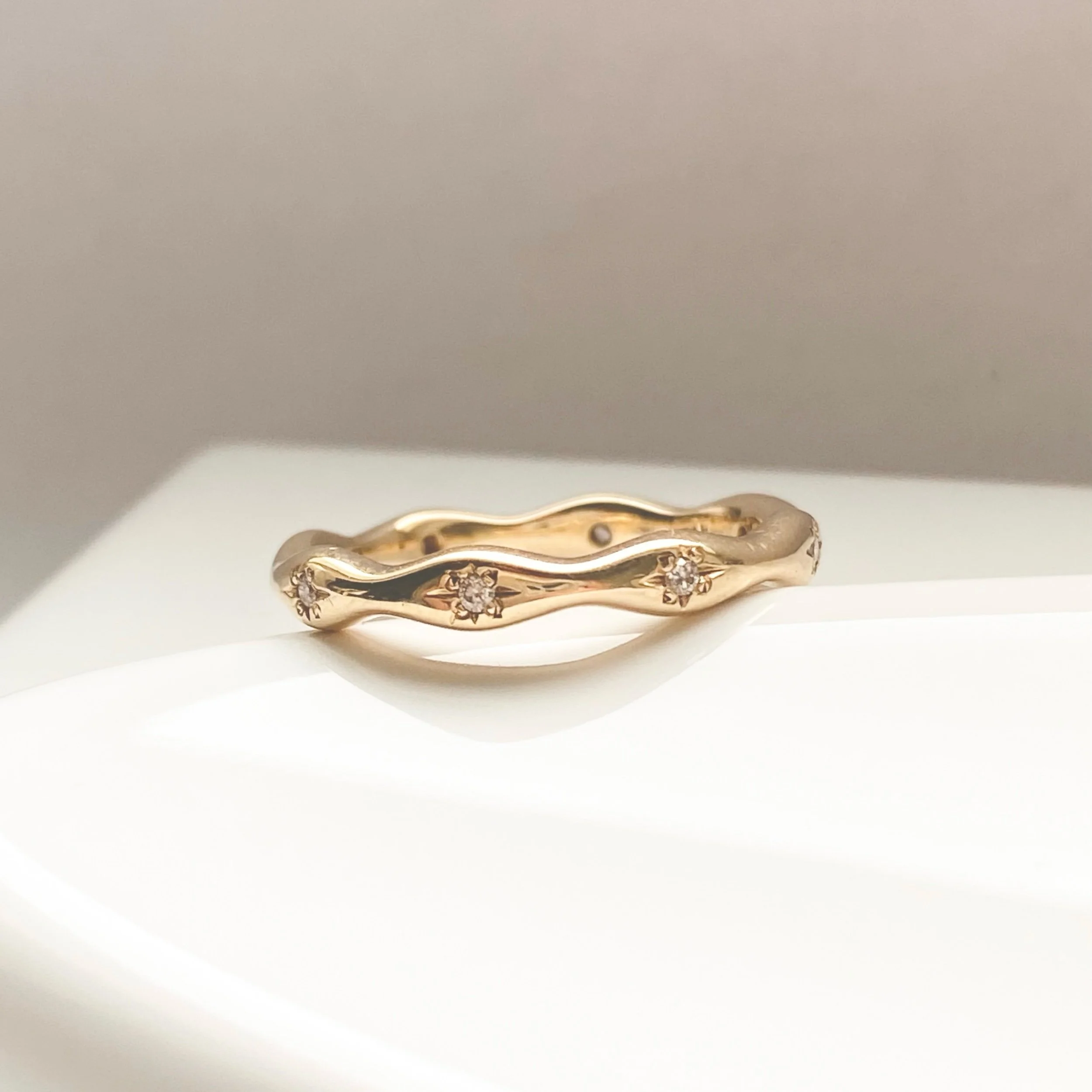 Star Set Diamond Scalloped Band