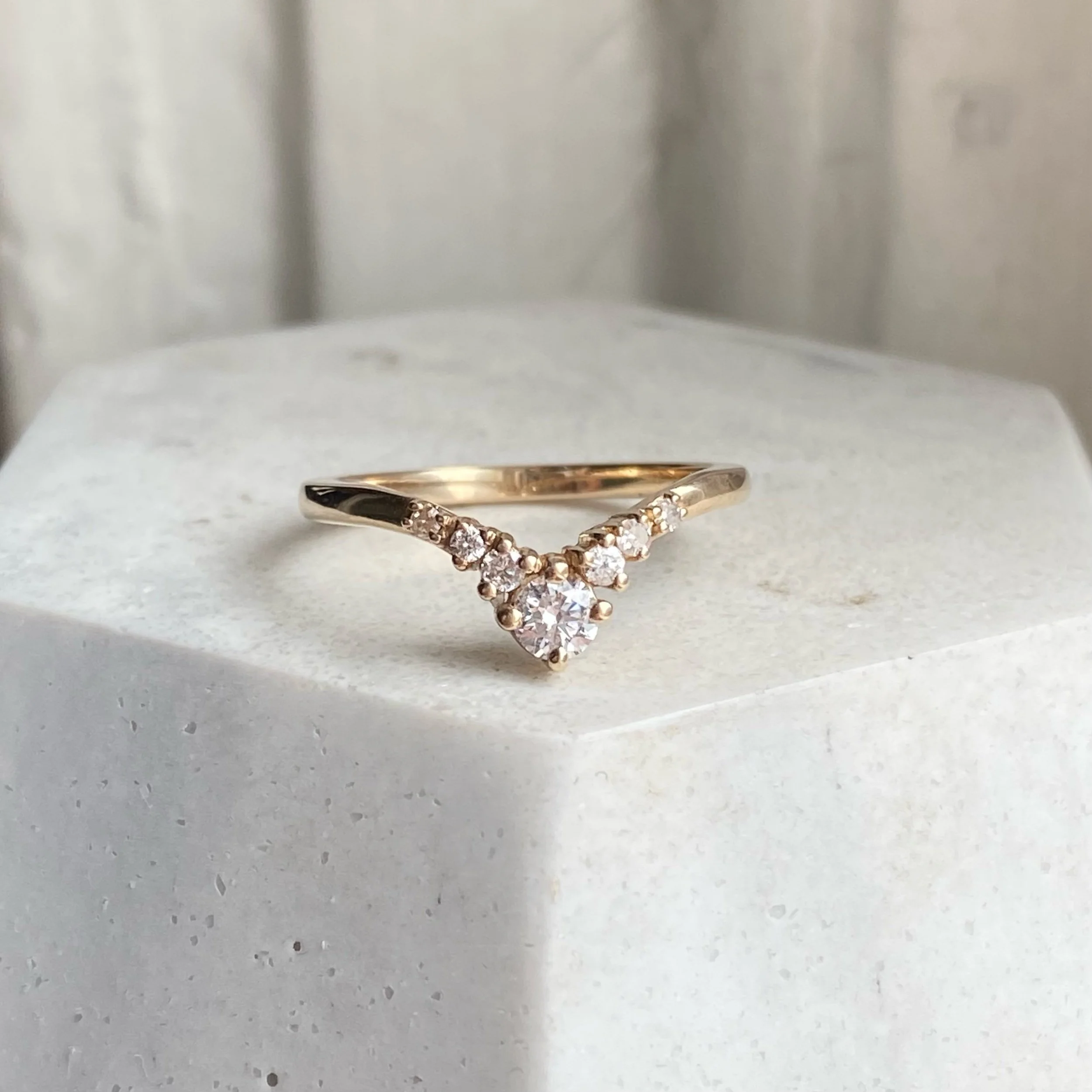 5 stone diamond wedding band 14k yellow gold  contour round brilliant cut colourless Kim Drosdick Jewellery Toronto on prop