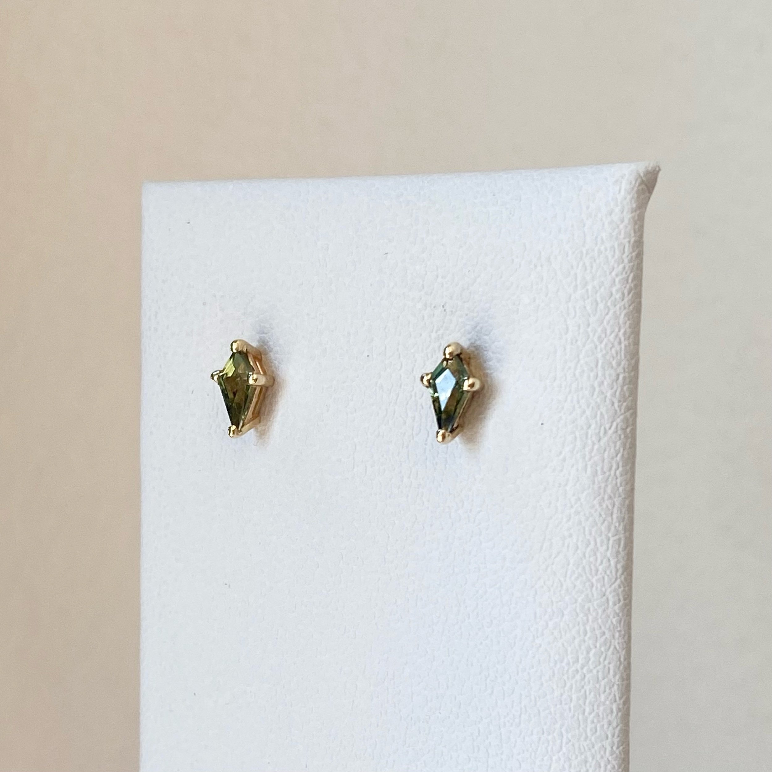 green sapphire kite shape sapphire studs claw set geometric earrings 14k yellow gold Kim Drosdick Toronto