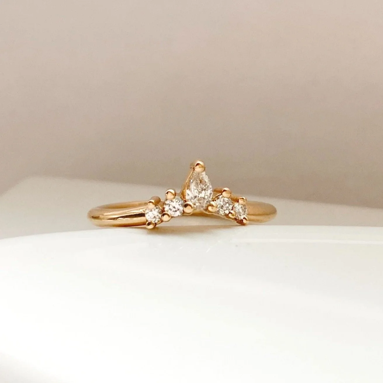 Pear Diamond Contour Band