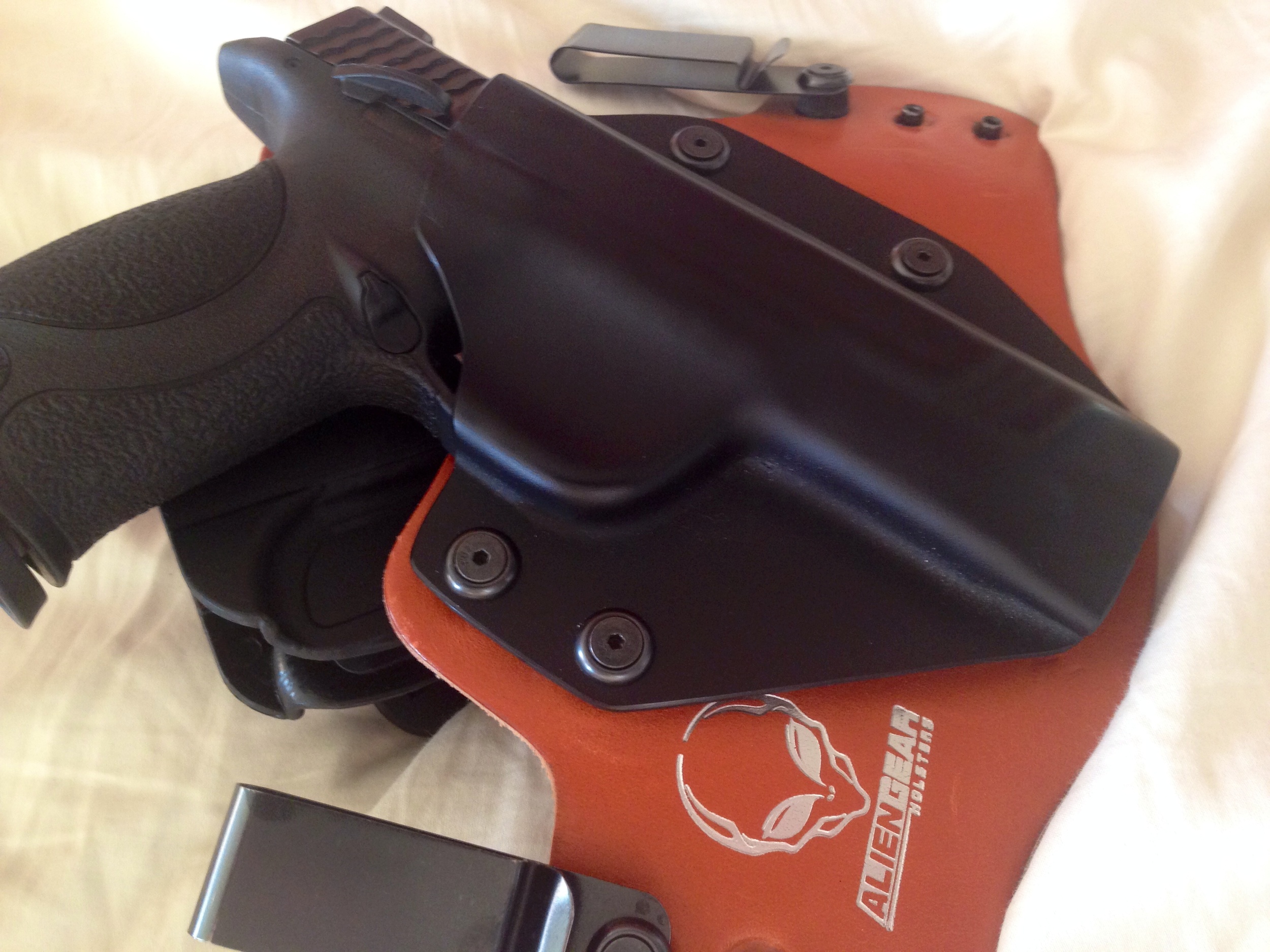 Alien Gear Holster Cloak Tuck Review