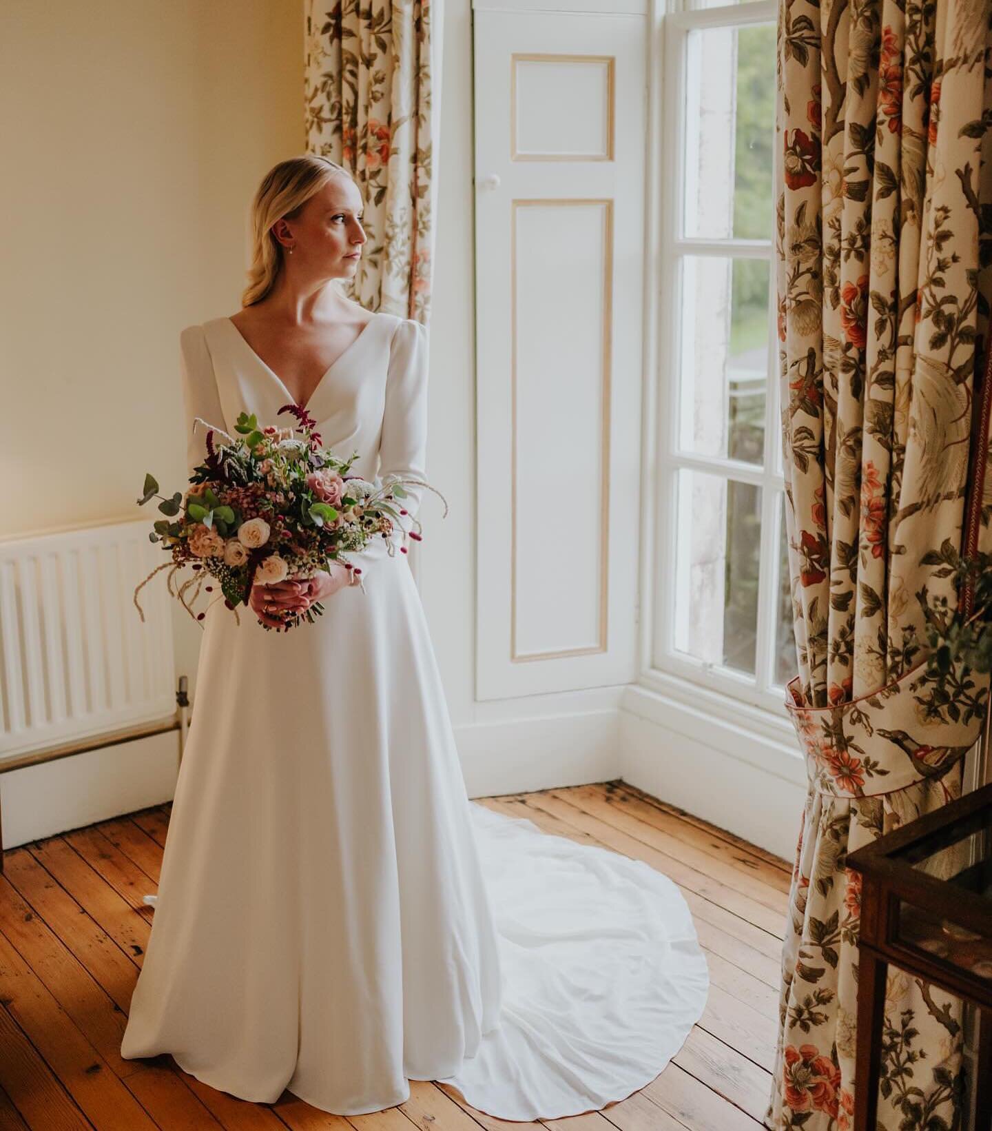 Gorgeous FINA bride Stephanie 💍
Makeup @anacruzmakeup &amp; @alixmuirmakeup 
Hair @kmd_sessionstylist @leeanneallisonhair 
Location @gilmertonhouse 
Photography @graememcinnesphotography 

We had the best morning with you and your gals Steph! Extra 