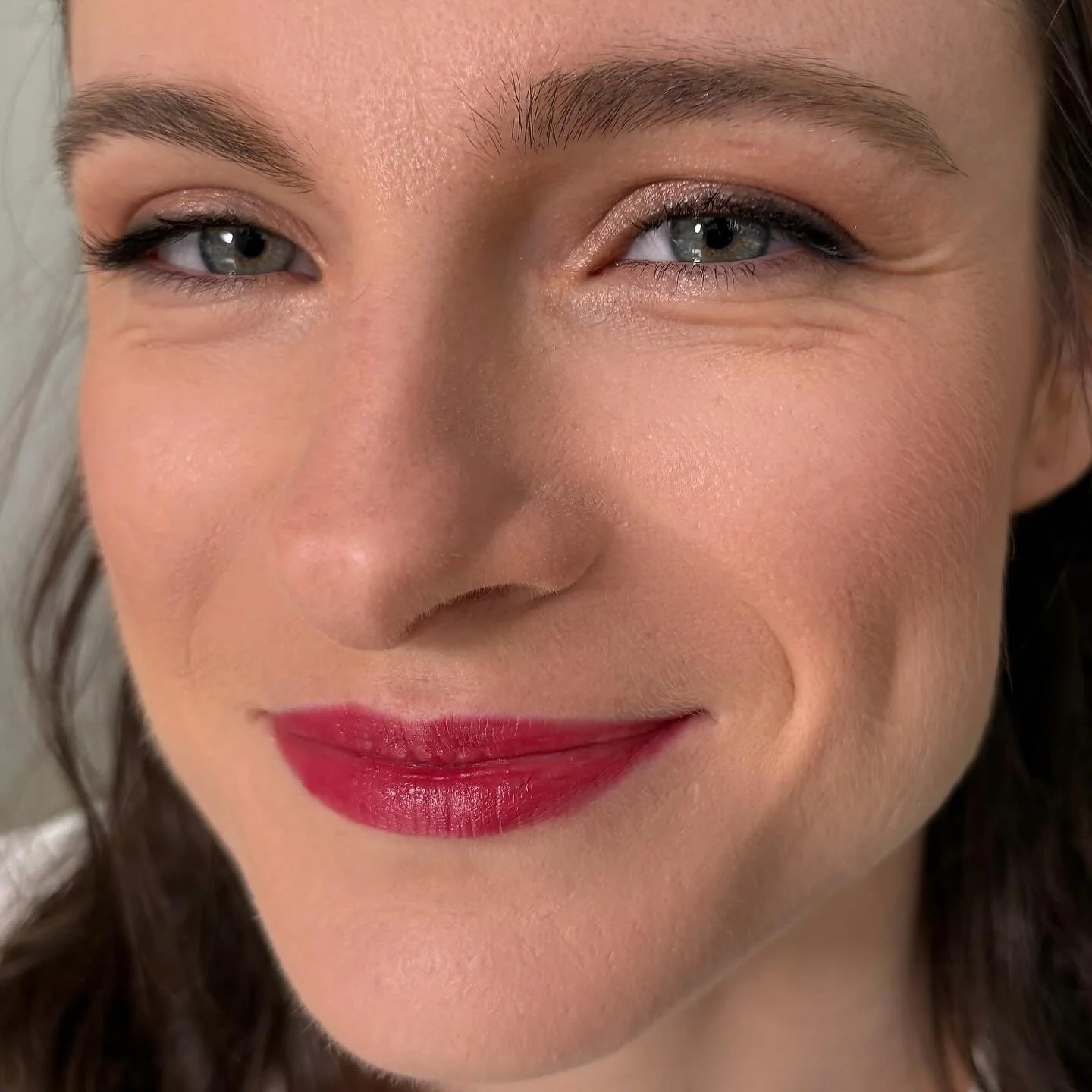 Gorgeous bride Eilidh wearing my new fave lipstick &ldquo;First Dance by @charlottetilbury it is the perfect rose shade and looks fabulous on my lovely bride! We had a chilled fun morning with her wonderful family.🩷

#wedding #weddingmakeup #bridalm