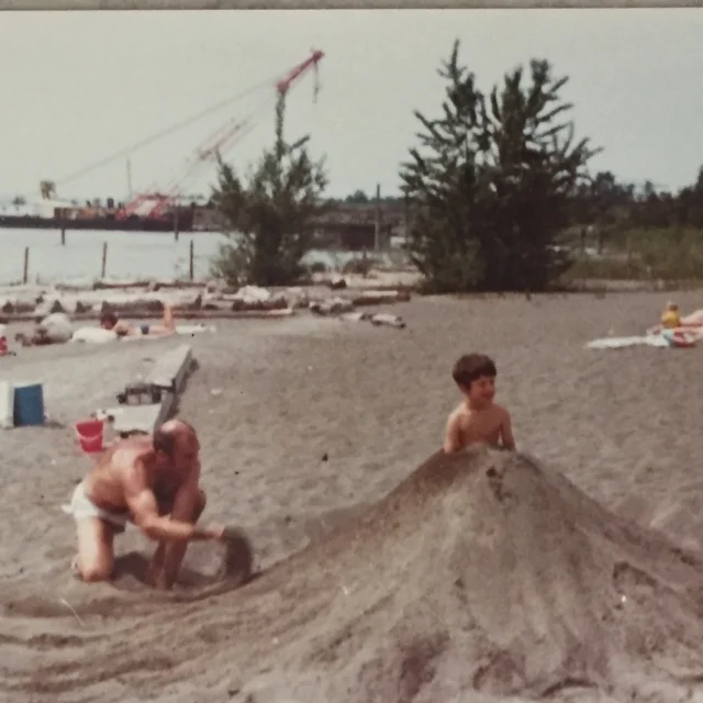 Don and Ken on the Columbia River Washington side .JPG