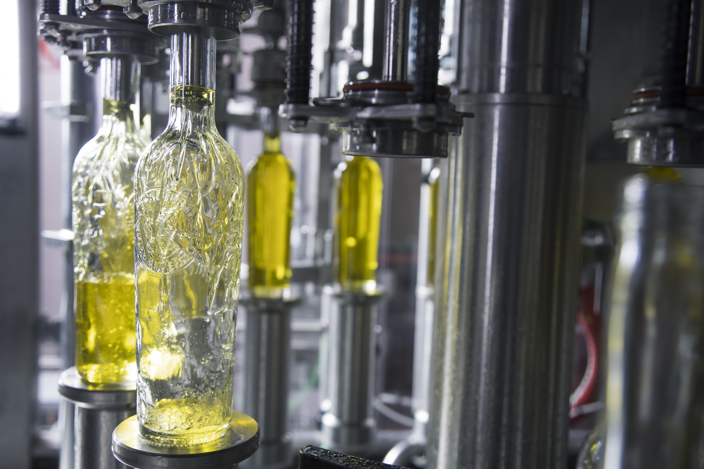 Liquore-Strega-bottling-2-weboptimized.png