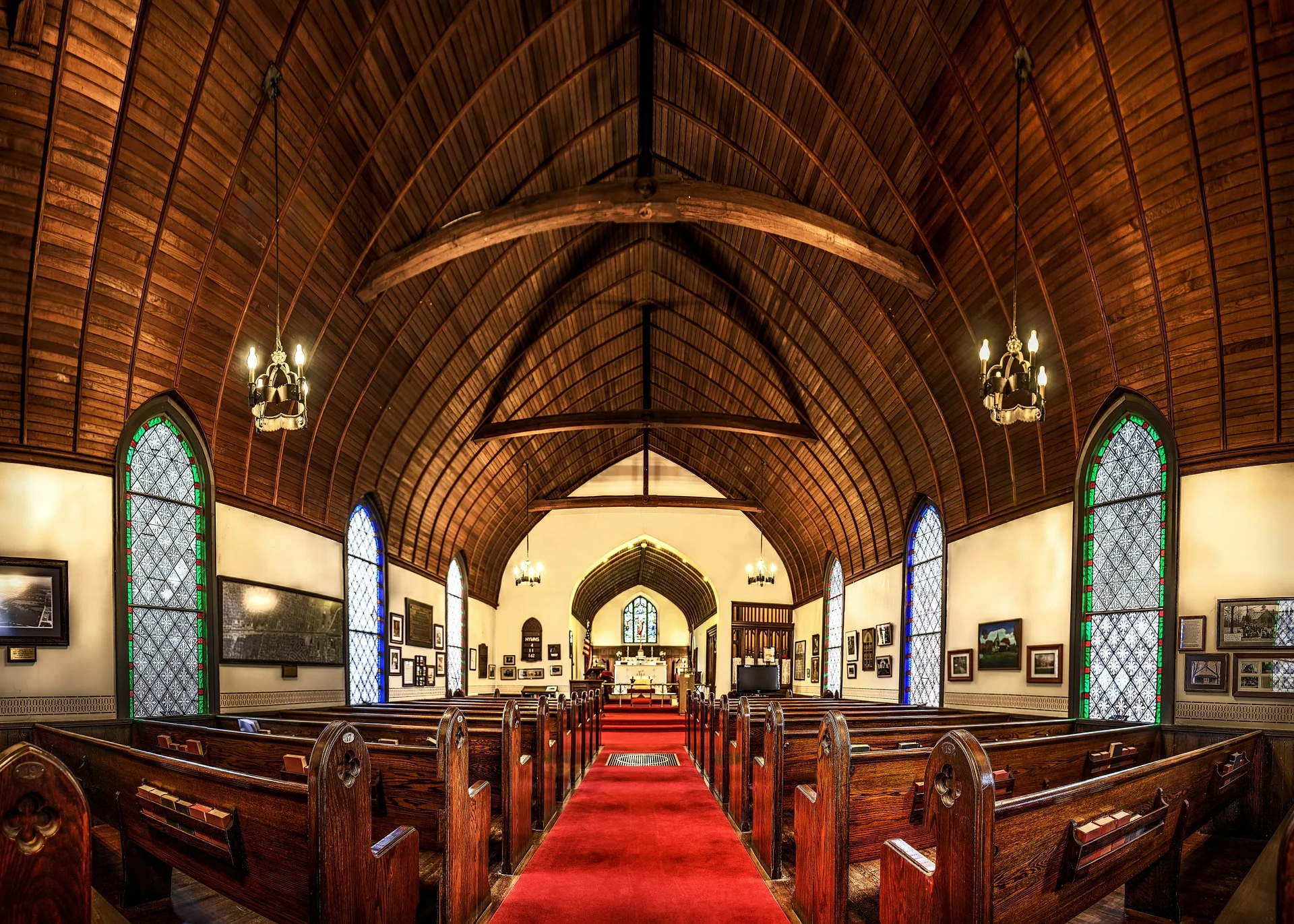 church-581061_1920.jpg