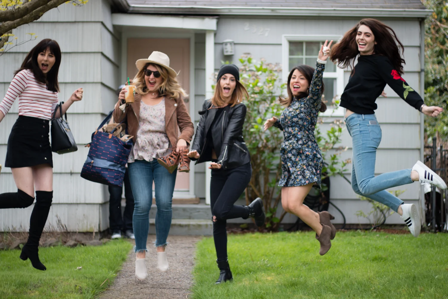 these babes // @velvetreport ; @hippiesupply ; @alixrose ; @moemunymoeprobs