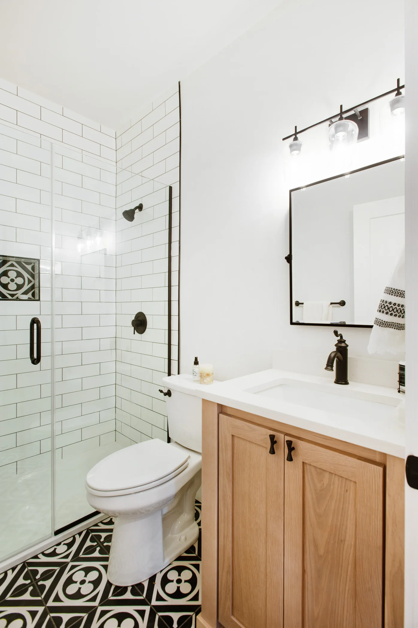 Guest bath // I just love these printed tile floors!