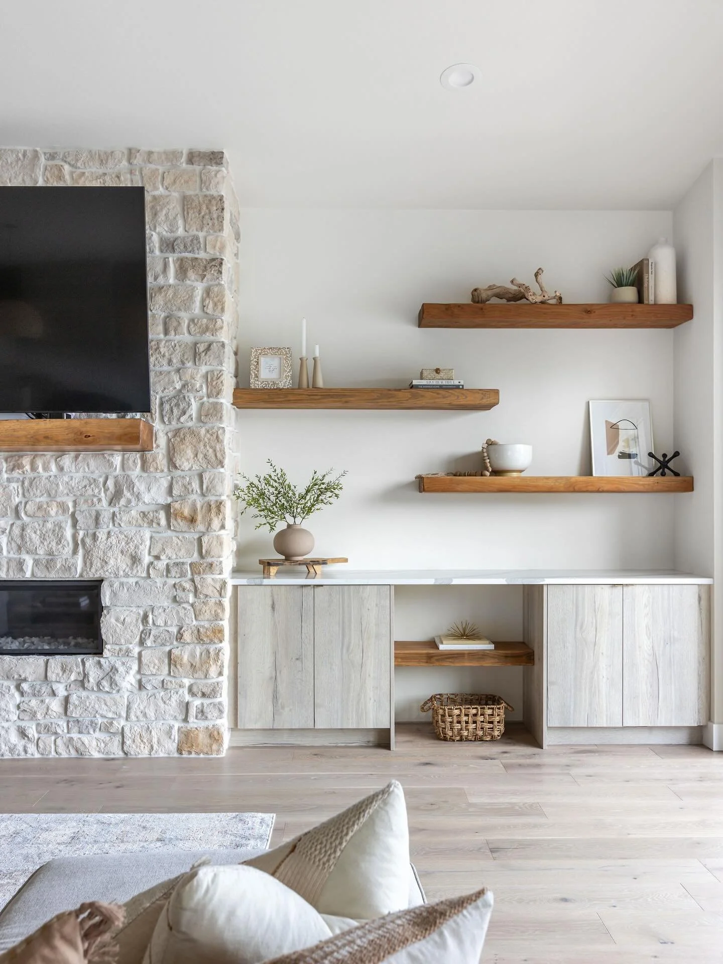 Still on cloud nine over here&hellip;
THE SEAHAWKS WON THE SUPER BOWL!!! 🏈💙💚

It&rsquo;s one thing to watch your team make it to the Super Bowl.
It&rsquo;s another to actually win. And it&rsquo;s a whole other thing when your husband (a season tic