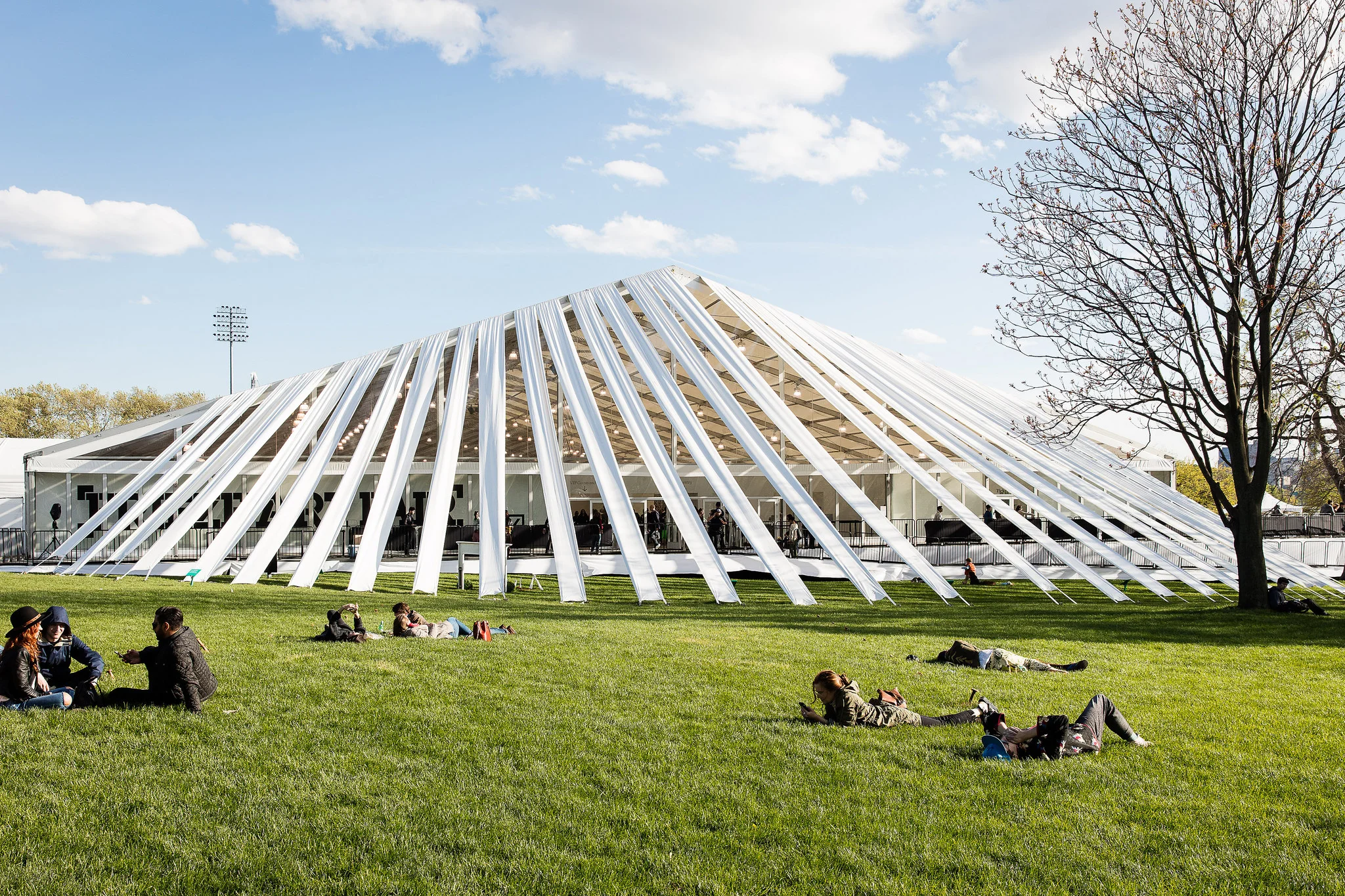 Frieze New York 2016. Photograph by Mark Blower. Courtesy of Mark Blower/Frieze.