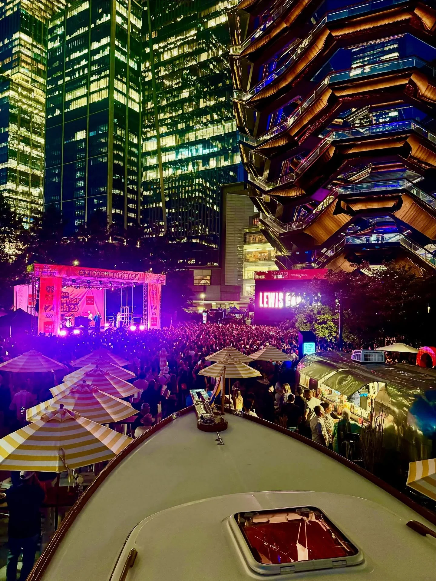 Lewis Capaldi rockin the boat at Hudson Yards!