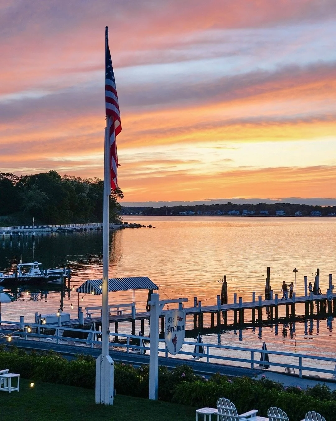 🌊🦪 GRAND BANKS SETS SAIL FOR SHELTER ISLAND ✨🥂

This fall, @pridwin brings Manhattan&rsquo;s celebrated oyster bar, @grandbanksnyc to Crescent Beach. Beginning September 6, the storied waterfront resort debuts a limited-time pop-up with signature 