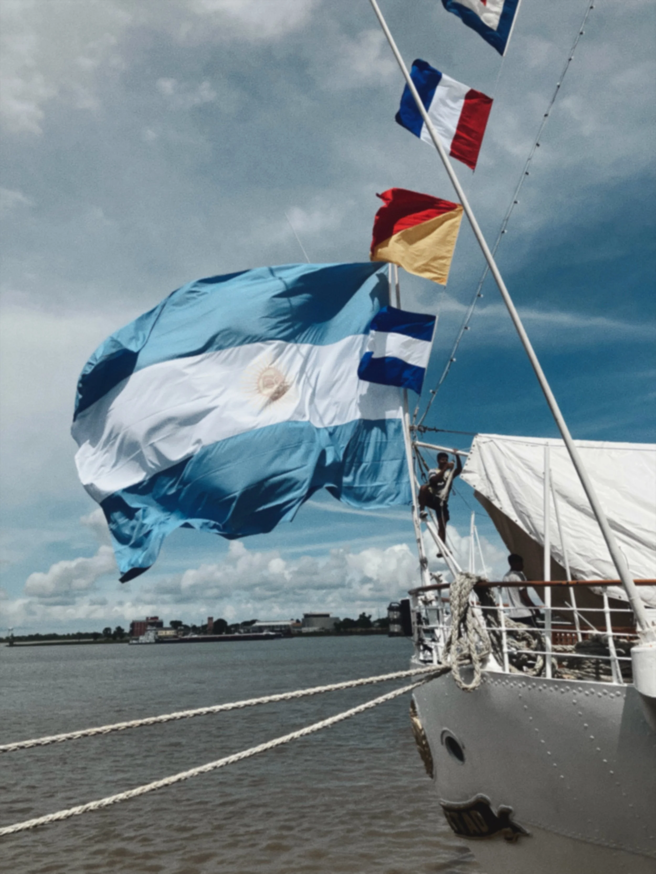 The tall ships are coming! So big they don&rsquo;t fit in the frame. Back in the day, our gorgeous building was a maritime chandlery, supplying passing ships with necessities. We&rsquo;ll be doing that soon too. 

Thank you @spellnospell for the grea