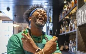 Viral New Orleans Oyster Shucker Hits a Big Goal Ahead of Schedule: ‘This is the moment, baby’
