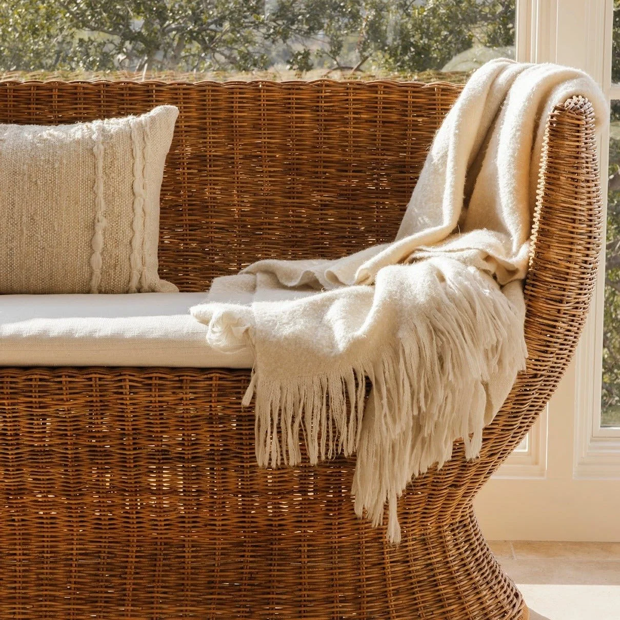 FW23_SienaWovenSettee_Detail_5_w.jpg