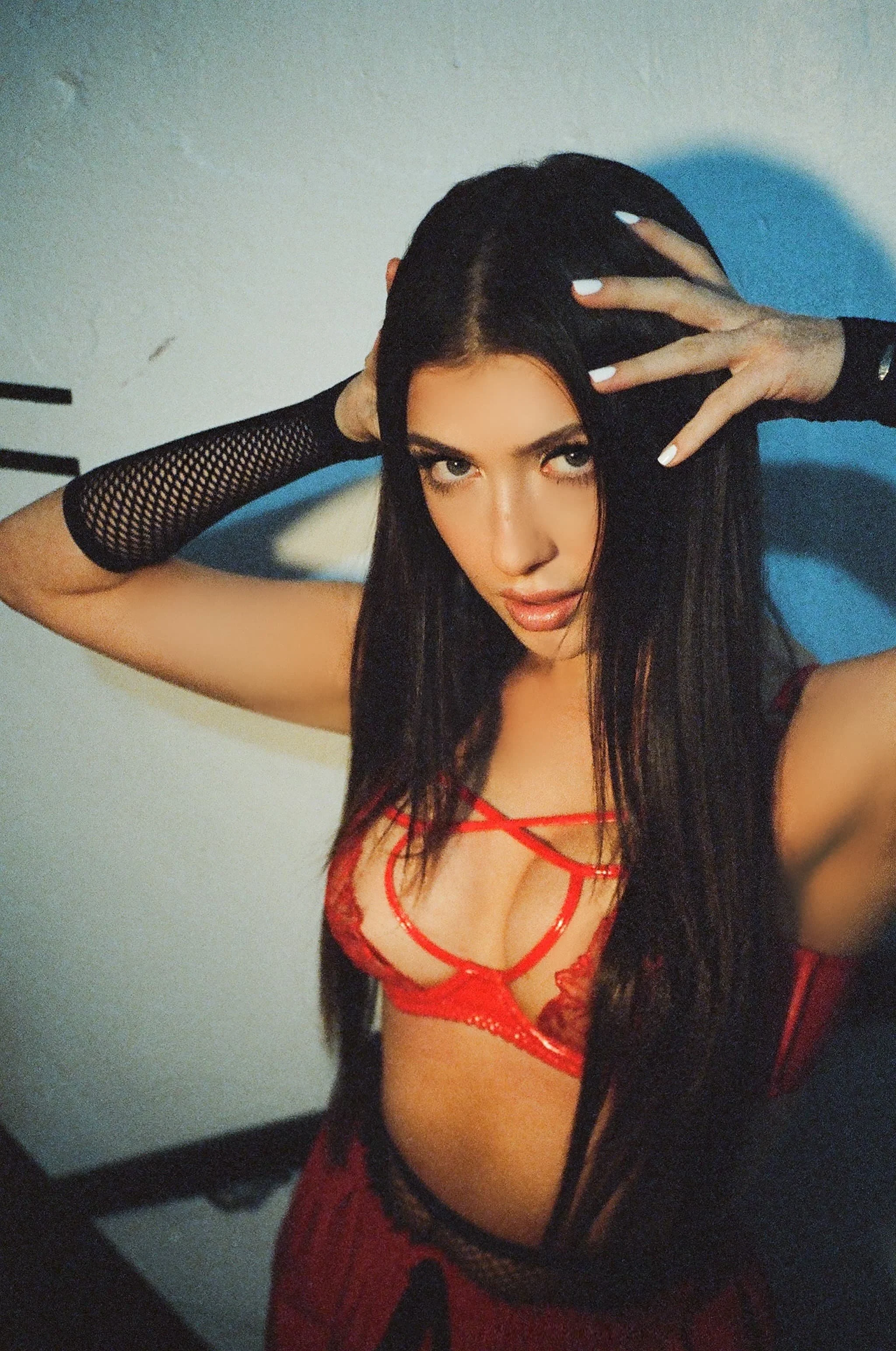 Leah Kate Interview - Brutally honest pop-rock — Pario Magazine