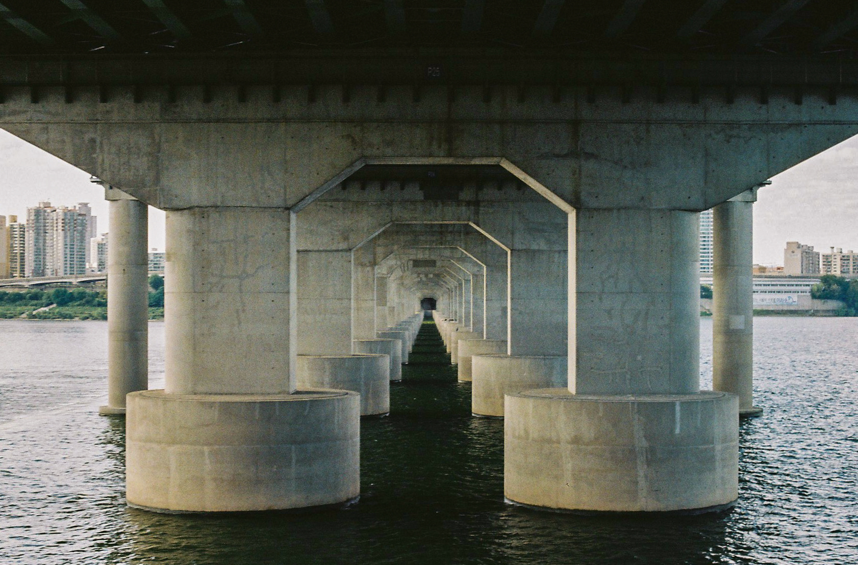 HAN RIVER, SOUTH KOREA | PORTRA 400