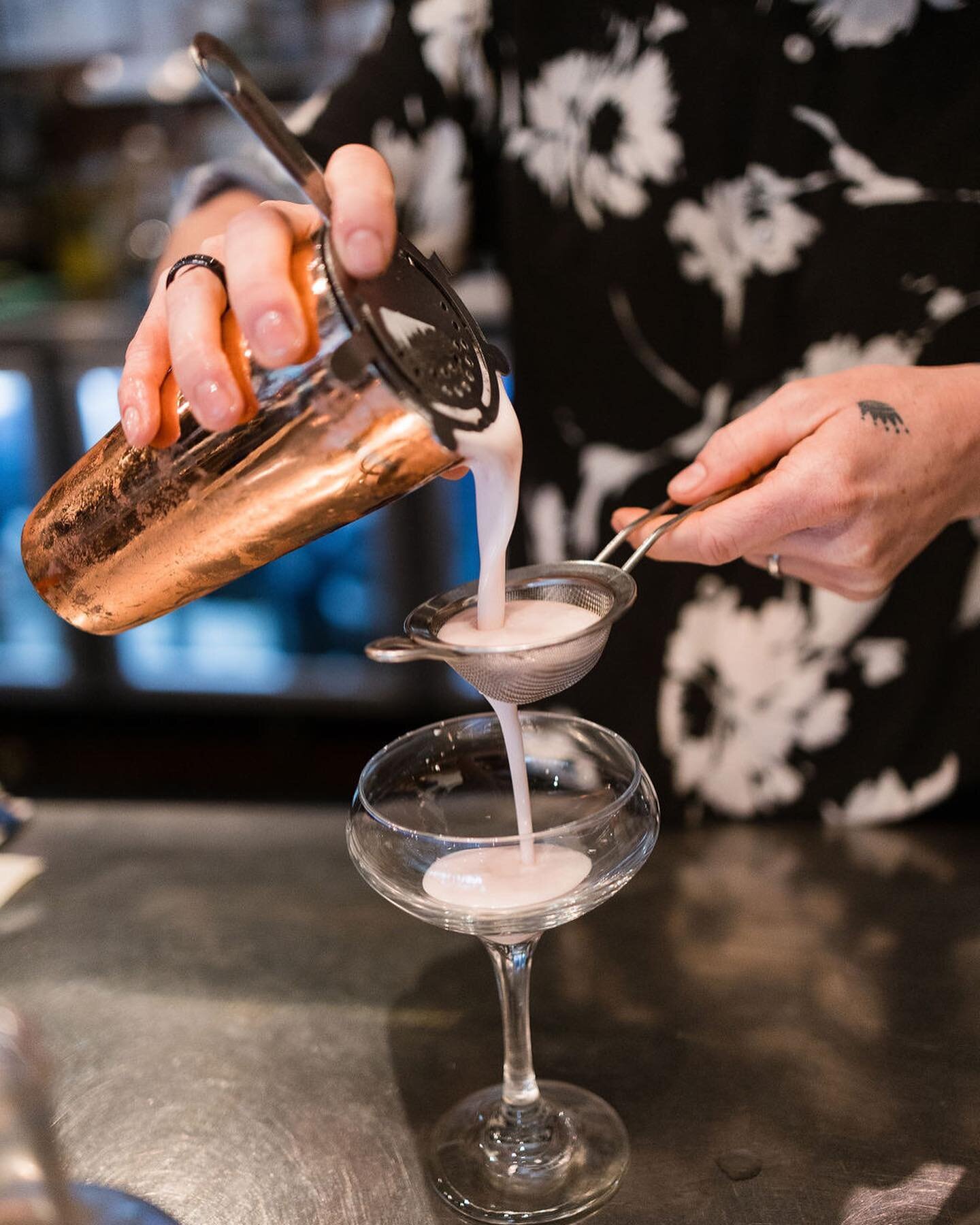 Christine whipping up our new Vans icon... Davidson plum gin sour with Chambord, fresh lemon, sugar syrup and egg white. Swipe to see the end result...