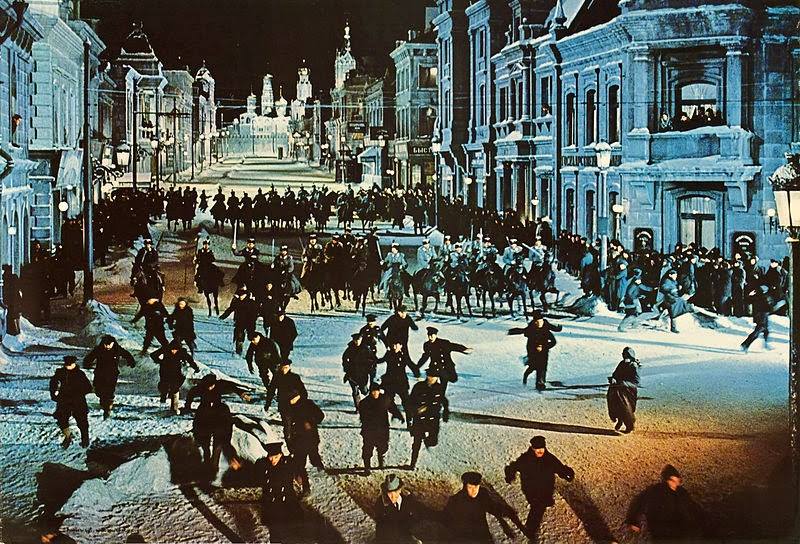 Escena de la manifestación bolchevique de Doctor Zhivago