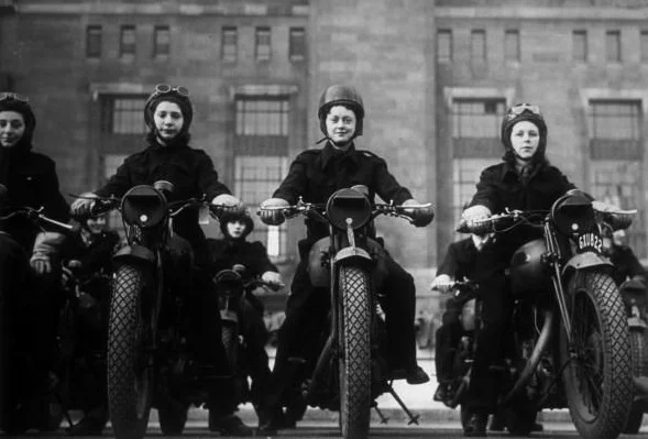 La historia oculta de las chicas sobre ruedas