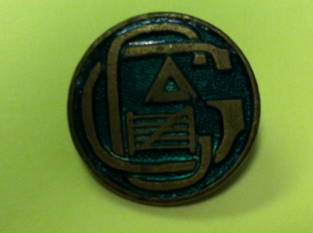 Logo del club Gateway en un pin