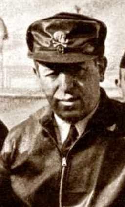 Cándido Testa con su gorra con calavera