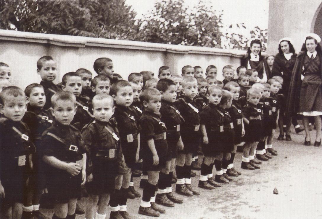 Inauguración del nuevo hogar de Auxlio social "Batalla de Brunete". 31-10-1942.