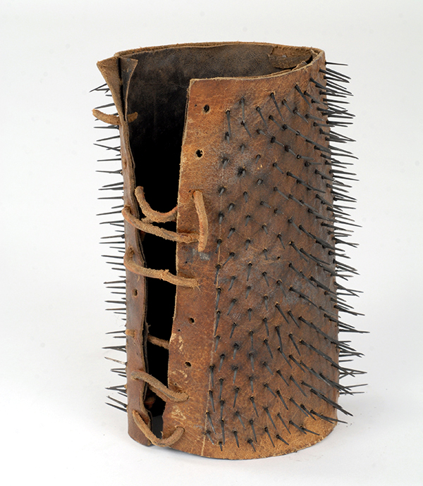 Brazalete original de Liabeuf exhibido en el museo de la Préfecture de Police de París