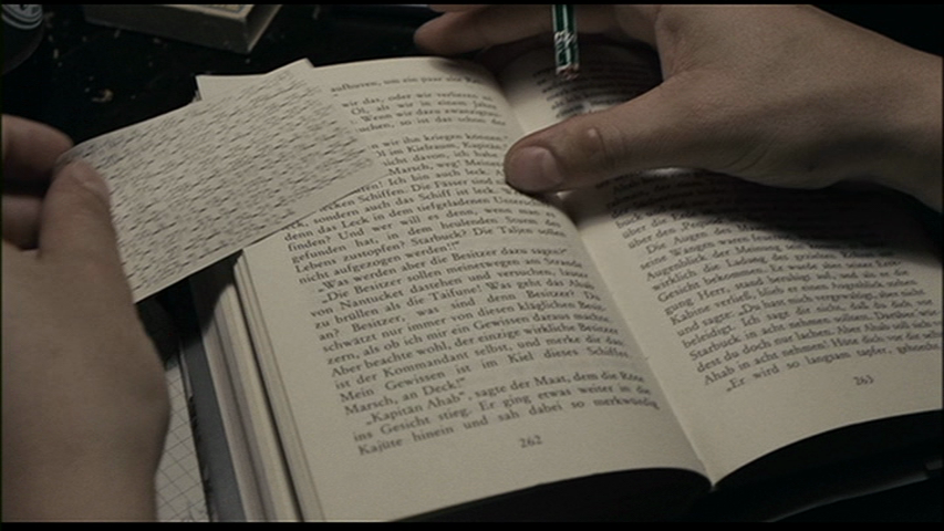 Fotografía mostrando un ejemplo de los códigos secretos de Moby Dick