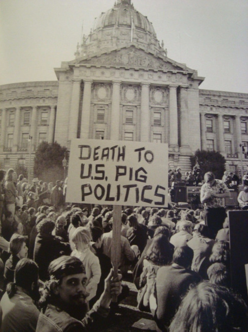 «Muerte a los cerdos políticos americanos». Manifestación contra la guerra. 1968.