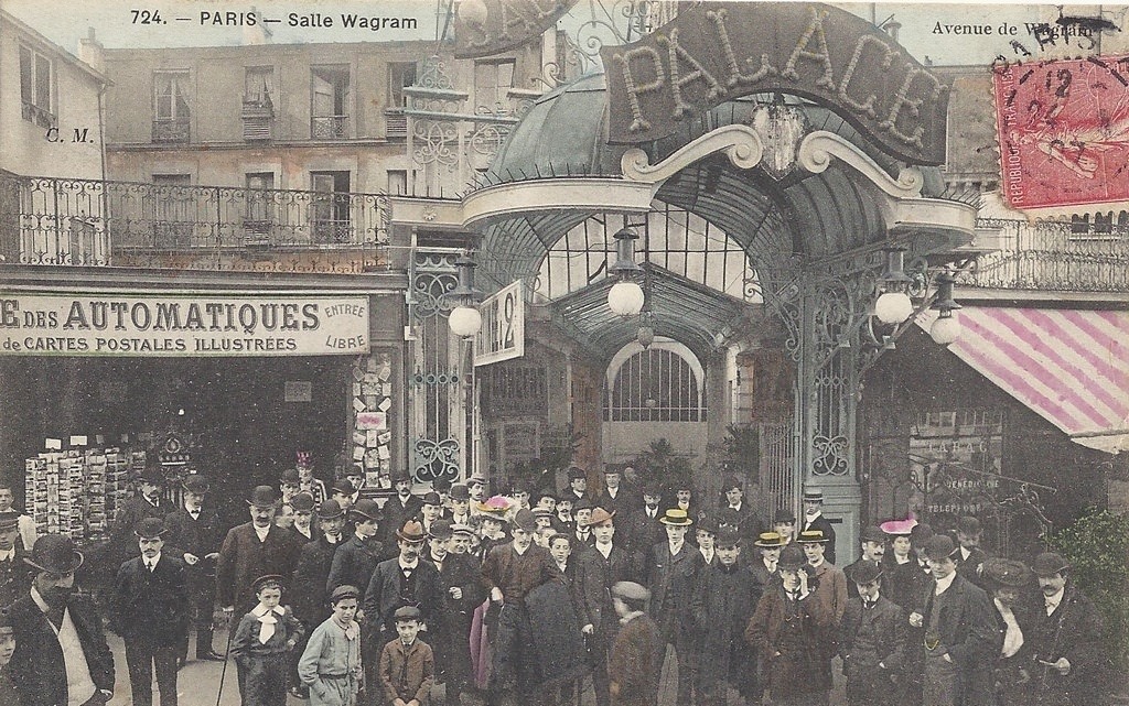 Entrada al famoso Palace Wallgram de París, a comienzos de siglo