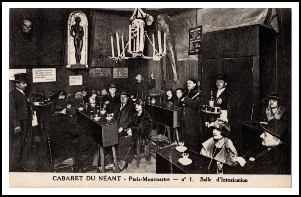 El público en el interior del Cabaret du Néant de París