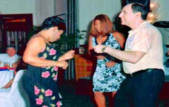Bucaram fotografiado bailando