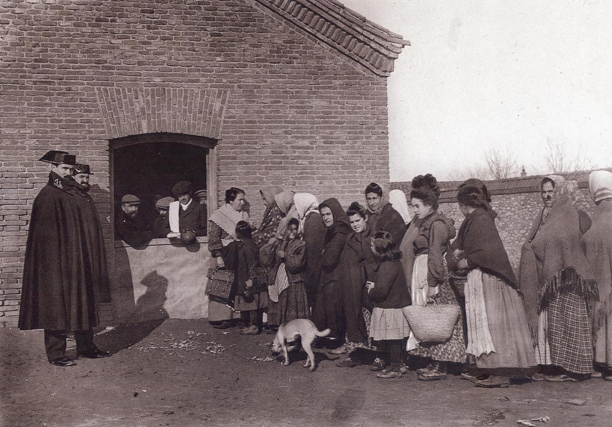 Antigua Fábrica de Tabacos de Madrid en la calle Embajadores (1910)
