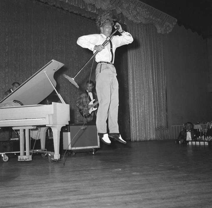 Jerry Lee Lewis durante una actuación en París en junio de 1958