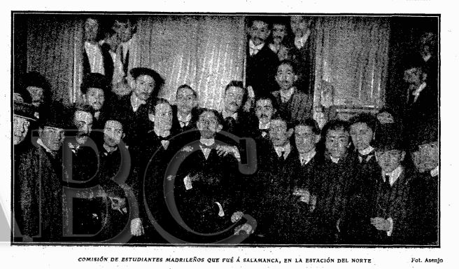 Comisión de estudiantes madrileños que marchó hasta Salamanca para entregar una corona de flores por los fallecidos. ABC , 9 de abril de 1903