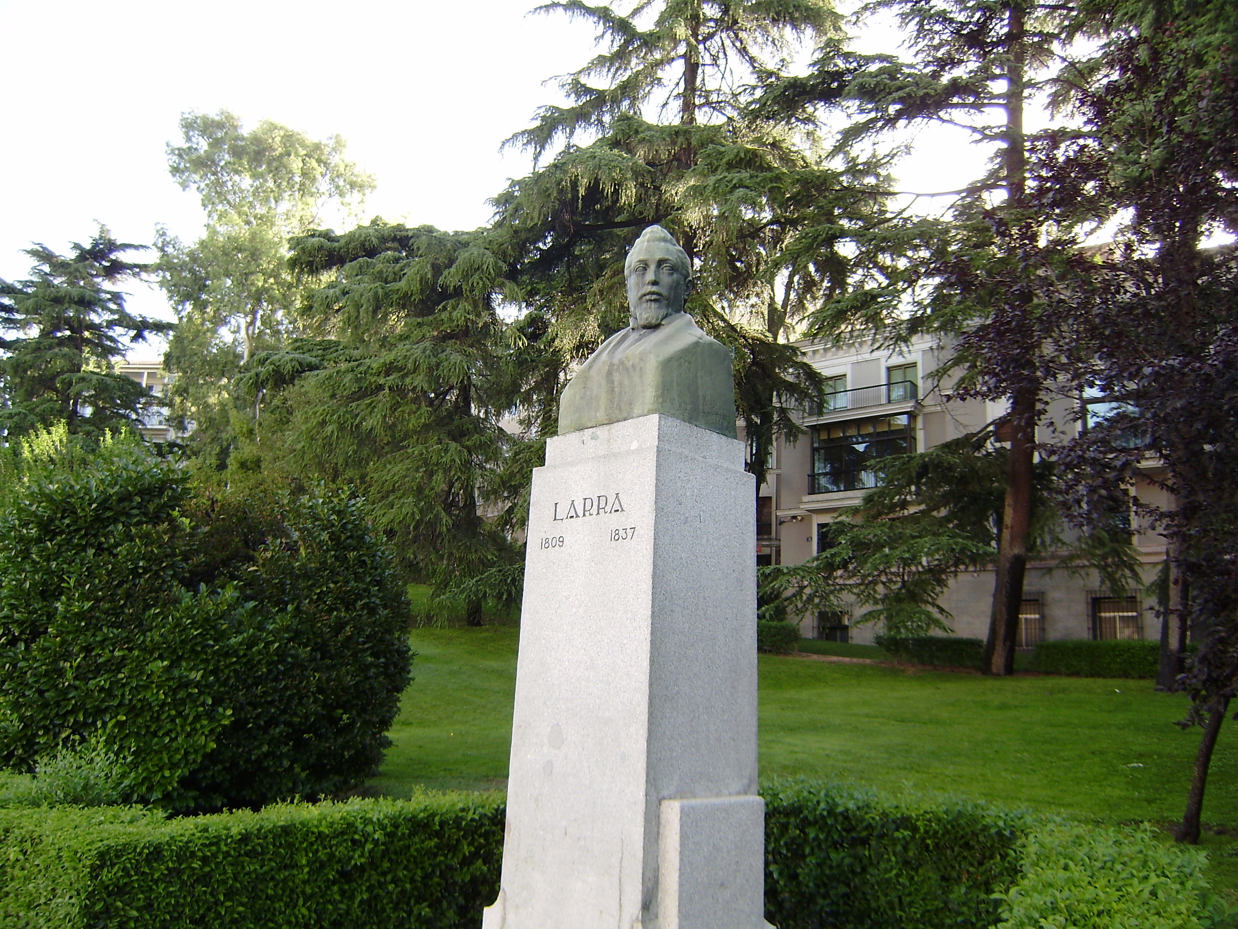 Estatua dedicada a Larra