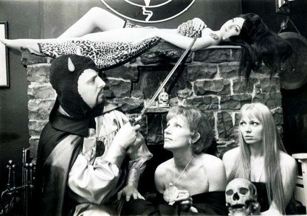 La Vey durante uno de sus rituales