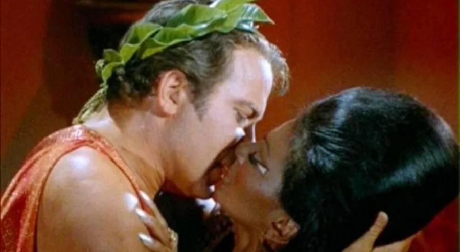 El beso que lo cambió todo o Star Trek como campo de batalla