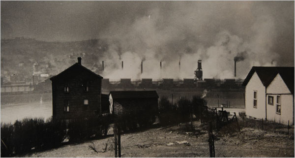 Donora rodeada por la niebla (1948)