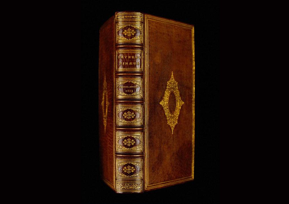 De integritatis et corruptionis virginum notis , un libro hecho con piel humana por Séverin Pineau (1690)