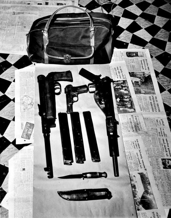 Armas y explosivos encontrados en la comuna de la Angry Brigade