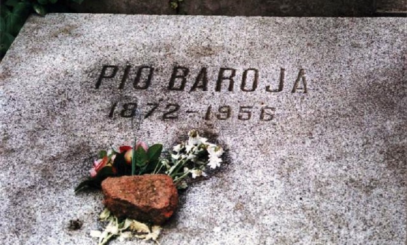 Tumba de Baroja en el Cementerio Civil de Madrid