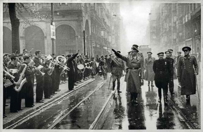 Desfile en pleno centro de San Sebastián