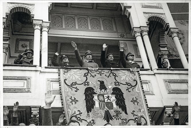 Himmler, junto a Franco, en Las Ventas
