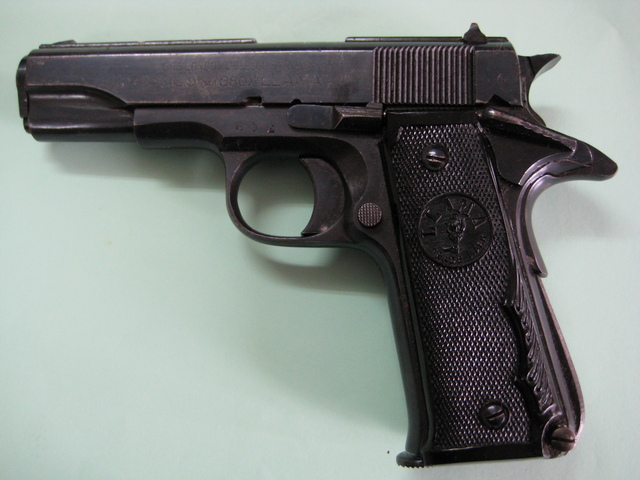 Llama especial calibre 9, también fabricada por Gabilondo