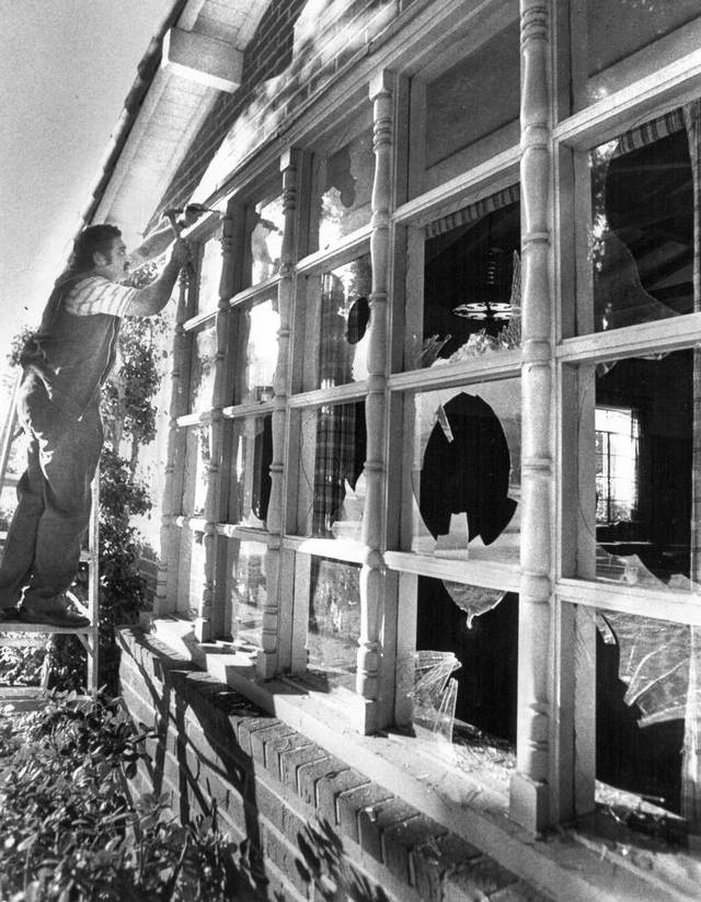 Ventanas rotas en el museo dedicado a los veteranos de Vietnam