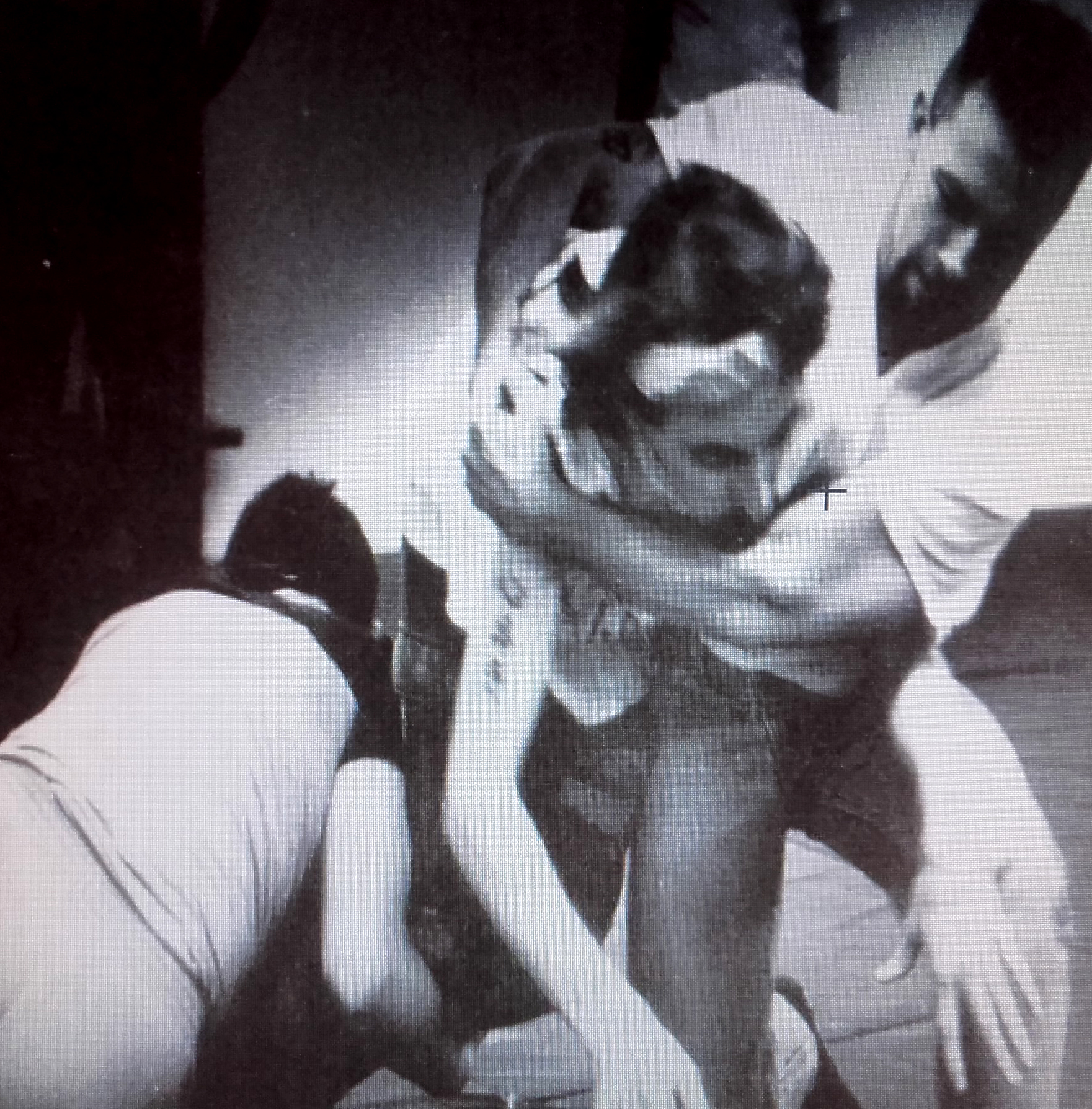 Varios miembros de las patrullas recibiendo clases de artes marciales (1991)